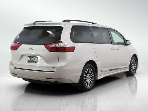 Used 2020 Toyota Sienna XLE image 5