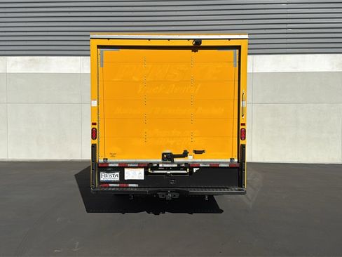 Certified 2022 Ford E-350 and Econoline 350 Super Duty image 3