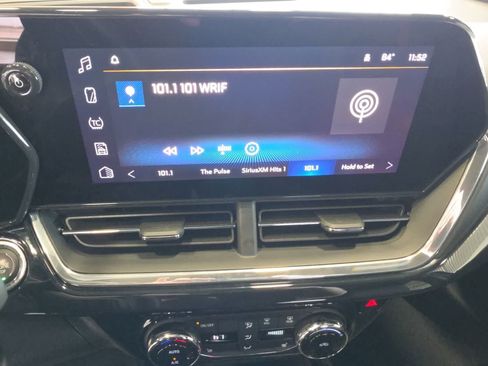 Used 2025 Chevrolet Trax RS w/ Driver Confidence Package FWD image 21