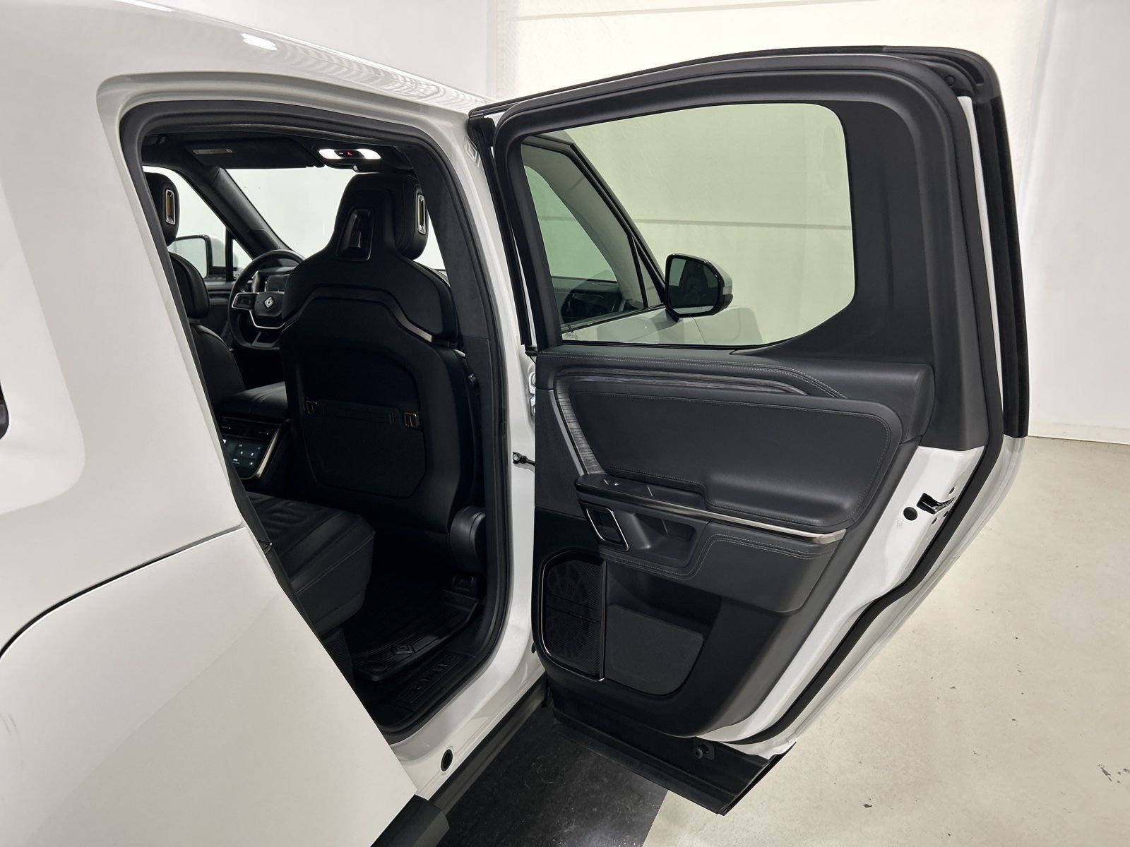 Used 2022 Rivian R1T Adventure AWD/4WD image 19