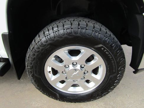 Used 2014 Chevrolet Silverado 2500 LT w/ Interior Plus Package RWD image 7