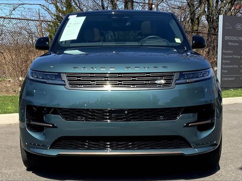 Used 2025 Land Rover Range Rover Sport Dynamic SE AWD/4WD image 3