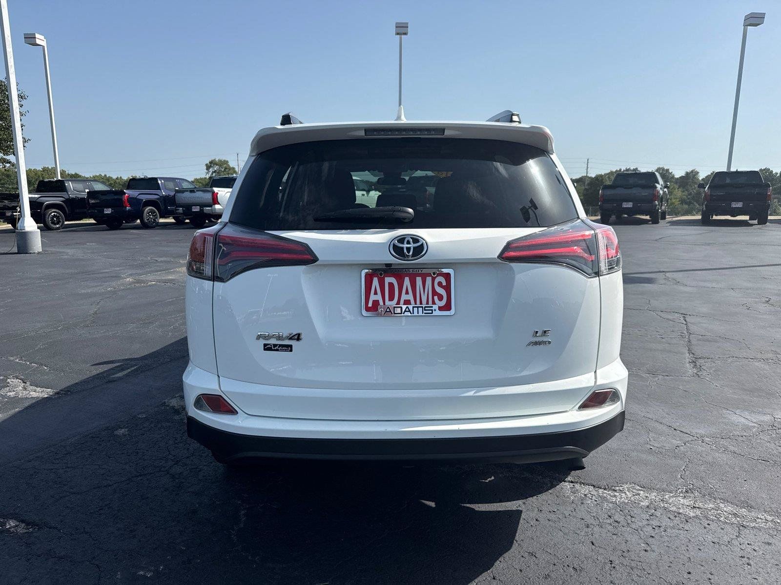 Used 2018 Toyota RAV4 LE w/ Carpet Mat Package AWD/4WD image 7