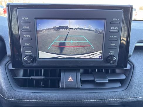 Used 2019 Toyota RAV4 LE image 18