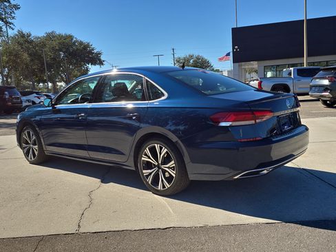 Used 2022 Volkswagen Passat 2.0T SE image 6