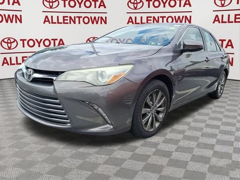Used 2016 Toyota Camry XLE w/ Moonroof Package FWD image 3
