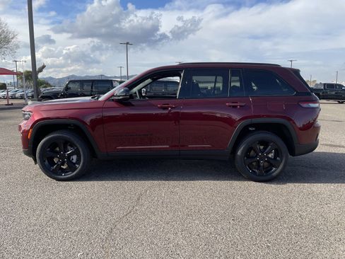 New 2025 Jeep Grand Cherokee Limited w/ Black Appearance Package image 3