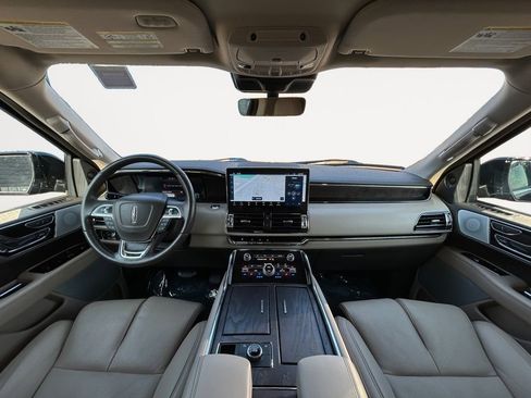 Used 2023 Lincoln Navigator Reserve image 13
