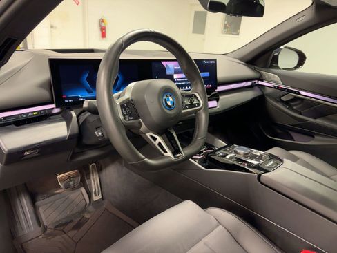 Certified 2025 BMW i5 xDrive40 w/ M Sport Package image 4