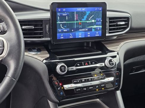 Used 2023 Ford Explorer Limited image 4