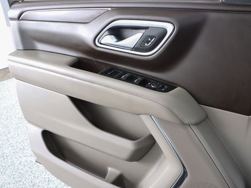 Used 2023 Chevrolet Suburban Z71 image 25