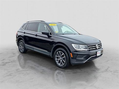 Used 2020 Volkswagen Tiguan SE w/ Panoramic Sunroof Package image 3