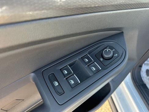 Used 2022 Volkswagen GTI SE image 45