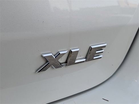 Used 2019 Toyota Highlander XLE image 30