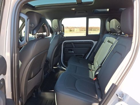 New 2026 Land Rover Defender 110 X-Dynamic SE image 7