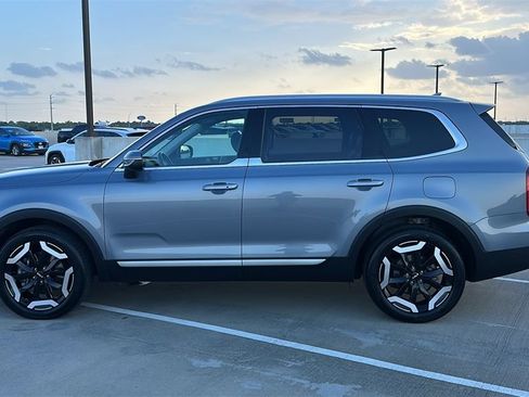 Used 2025 Kia Telluride S FWD image 11