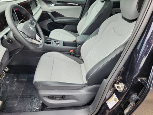 New 2026 Volkswagen Tiguan SE R-Line AWD/4WD image 11