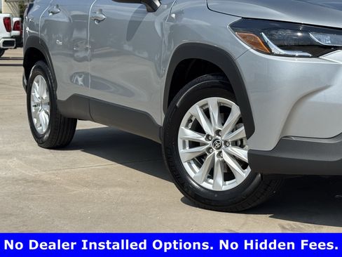 Used 2025 Toyota Corolla Cross LE FWD image 3
