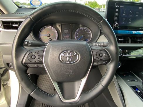 Used 2021 Toyota Venza LE image 30