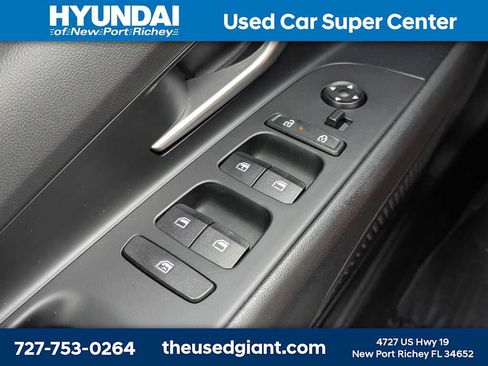 Used 2024 Hyundai Elantra SE FWD image 23