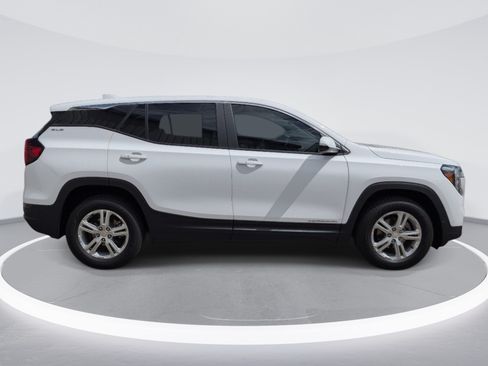 Used 2024 GMC Terrain SLE FWD image 4