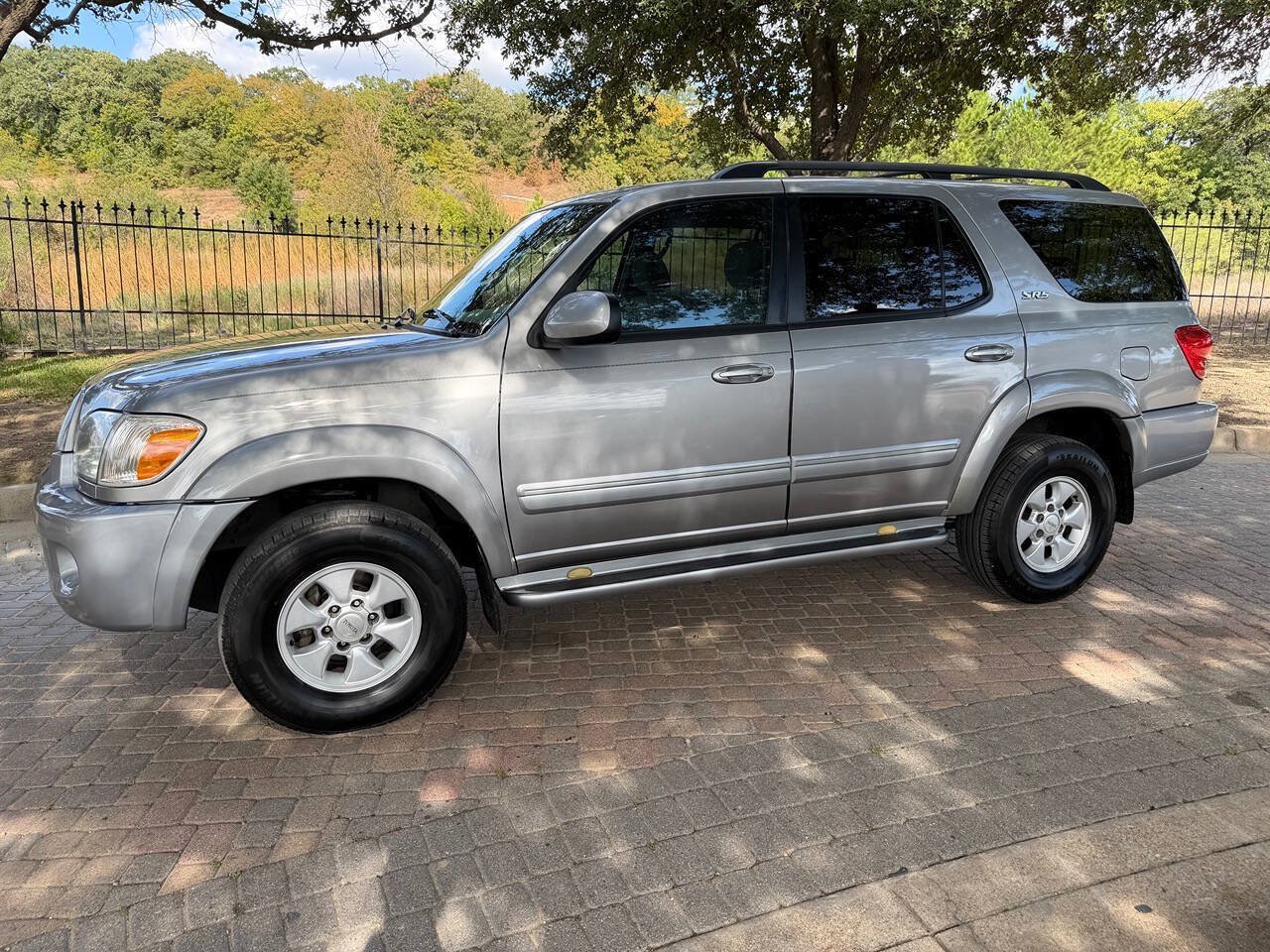 Used 2005 Toyota Sequoia SR5 w/ Towing Pkg RWD image 9