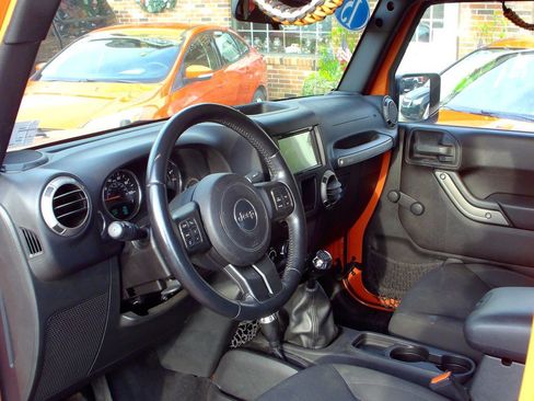 Used 2015 Jeep Wrangler Sport w/ Quick Order Package 23S AWD/4WD image 9
