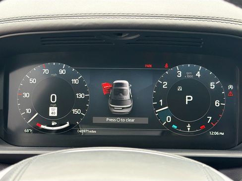 Used 2023 Land Rover Discovery Metropolitan Edition image 42