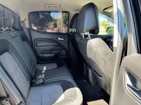 Used 2018 Chevrolet Colorado Z71 w/ Z71 Midnight Edition image 8