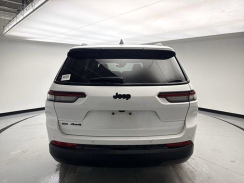 Used 2023 Jeep Grand Cherokee L Laredo image 4