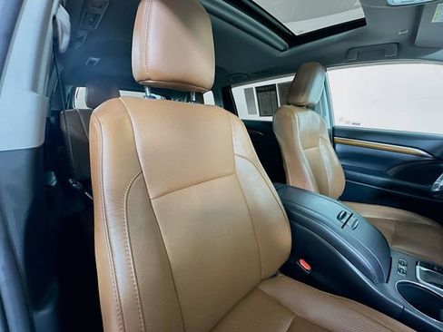 Used 2019 Toyota Highlander Limited AWD/4WD image 29