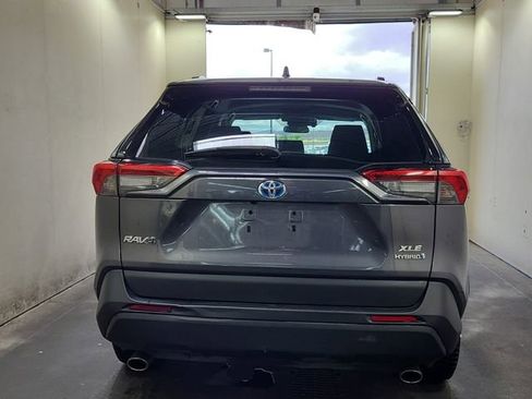 Used 2020 Toyota RAV4 XLE AWD/4WD image 4