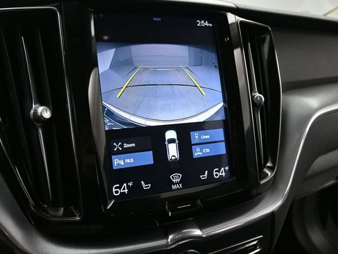 Used 2020 Volvo XC60 T5 Momentum w/ Protection Package Premier image 19
