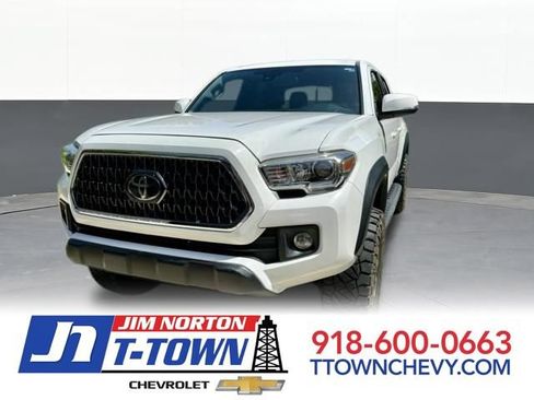 Used 2018 Toyota Tacoma TRD Off-Road AWD/4WD image 1