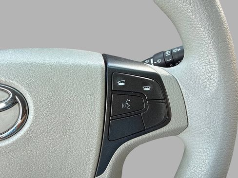 Used 2011 Toyota Sienna LE w/ Towing Pkg FWD image 38