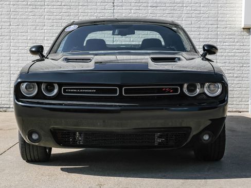 Used 2018 Dodge Challenger R/T RWD image 4