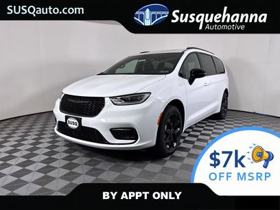 New 2026 Chrysler Pacifica Limited w/ S Appearance Package