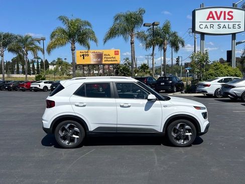 Used 2025 Hyundai Venue SEL image 5