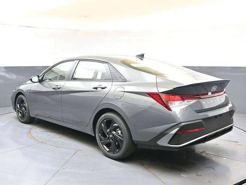 Used 2026 Hyundai Elantra Sport FWD image 3