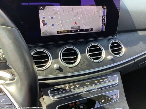 Used 2022 Mercedes-Benz E 350 4MATIC Sedan image 16