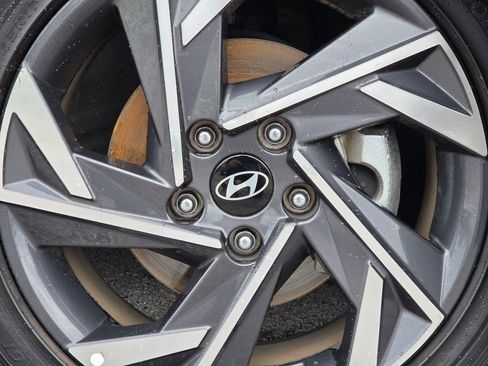 Used 2025 Hyundai Elantra SEL FWD image 19
