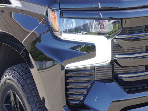 Used 2025 Chevrolet Silverado 1500 High Country w/ Midnight Edition AWD/4WD image 3