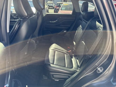 Used 2021 Lincoln Corsair Reserve image 11