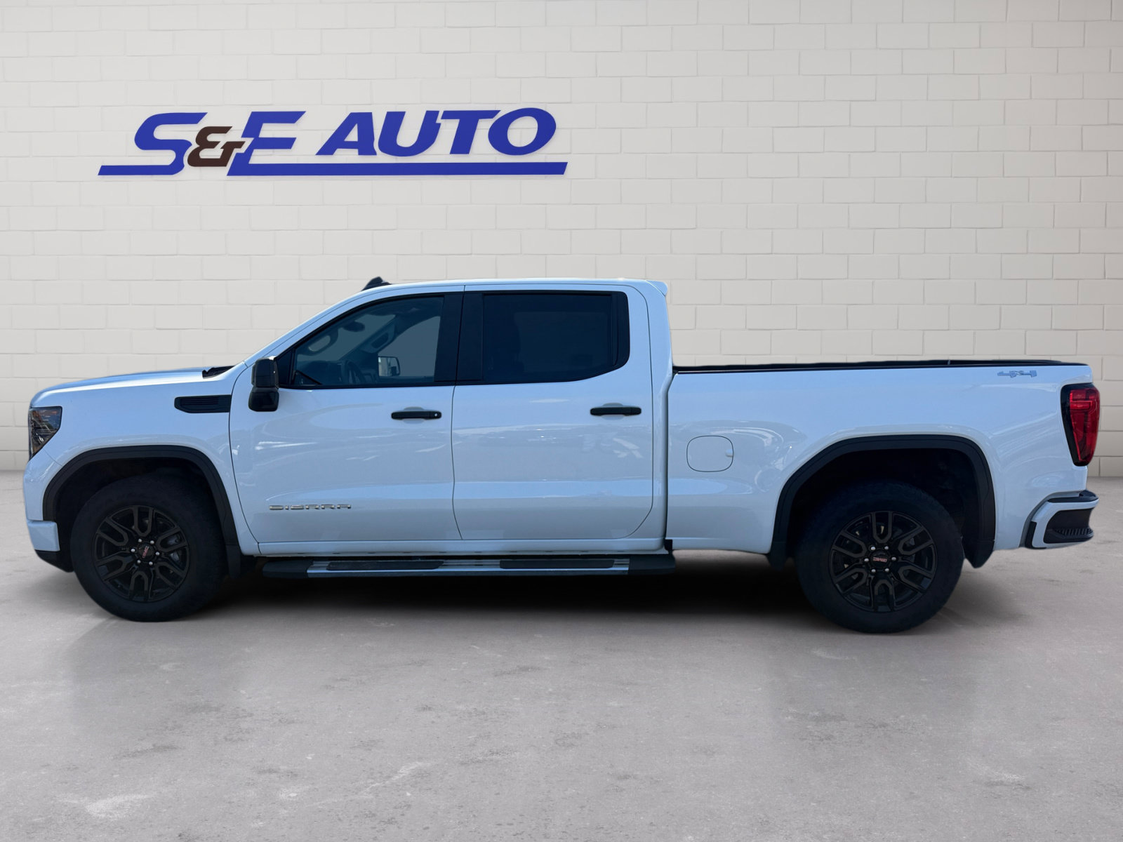 Used 2024 GMC Sierra 1500 Pro w/ Graphite Edition AWD/4WD image 2