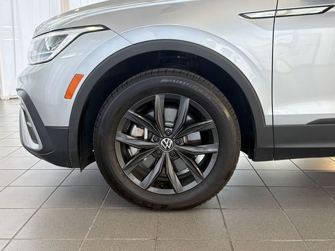 Used 2024 Volkswagen Tiguan SE w/ Panoramic Sunroof Package AWD/4WD image 12