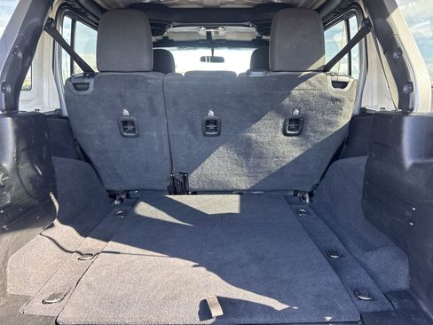 Used 2020 Jeep Wrangler Unlimited Sahara AWD/4WD image 24