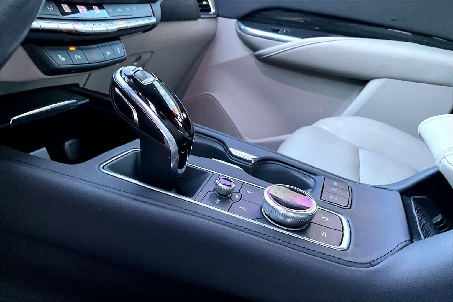 Used 2020 Cadillac XT4 Premium Luxury w/ Cold Weather Package FWD image 16