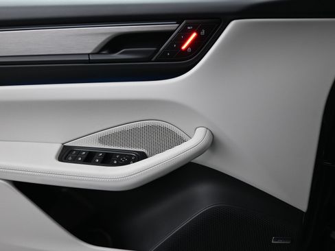 Certified 2024 Porsche Macan 4 Electric image 13