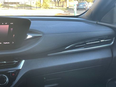 Used 2025 Buick Envista Sport Touring image 36