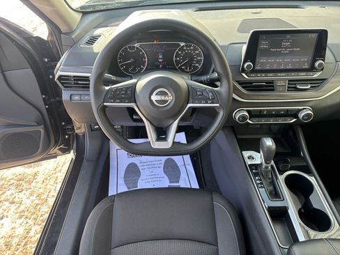 Used 2024 Nissan Altima 2.5 SV image 8